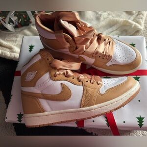 Air Jordan 1 Praline